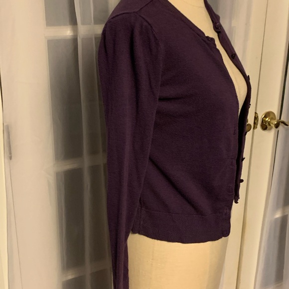 NEW YORK & COMPANY LONG SLEEVES BUTTON DOWN TOP - Picture 2 of 8